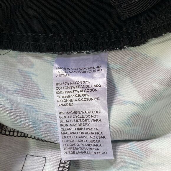 CHICOS So Slimming Brigitte Printed Sl Green Black Abstract Design Large Size 16 - Picture 8 of 15